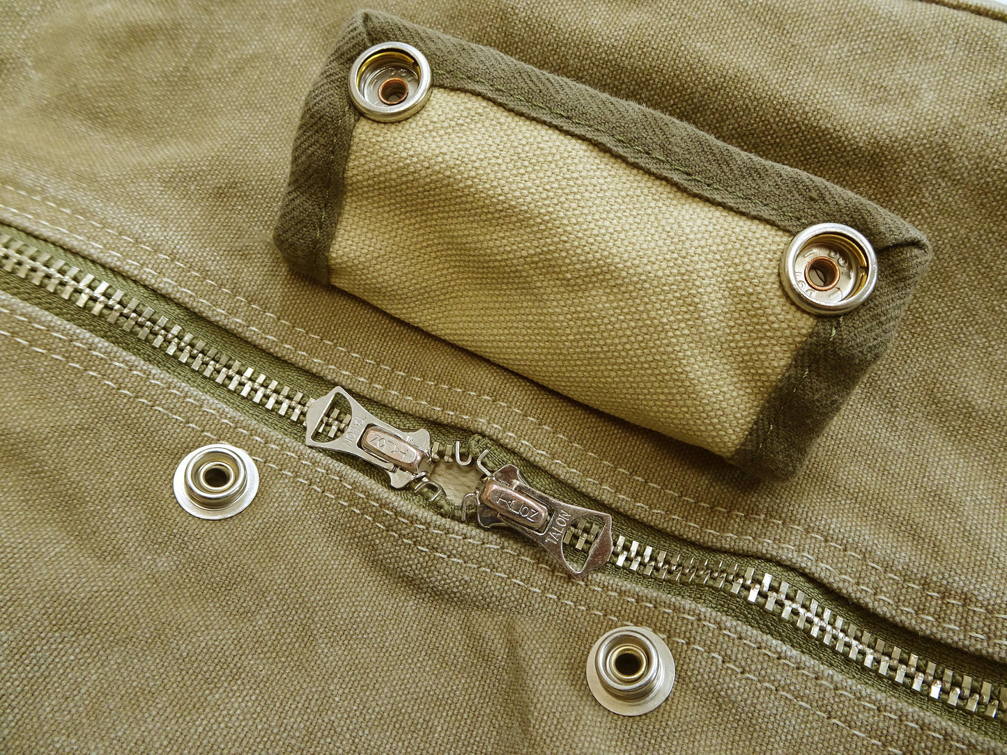 TOYS McCOY Men's Steve McQueen Aviator’s Kit Bag “V. HILTS” - Canvas Boston Duffel Bag Inspired by The Great Escape - Made in Japan (TMA2522 041 Khaki)